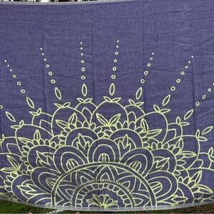 Sand Cloud organic cotton flour, Mandela tapestry 37 x 67” NWT grape